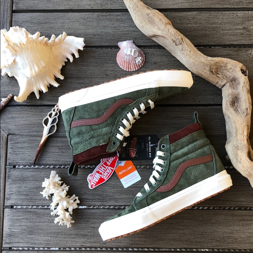 🌴🌼VANS- MOUNTAIN ALL WEATHER PROOF HIGH TOPS🌼🌴 - Picture 11 of 14